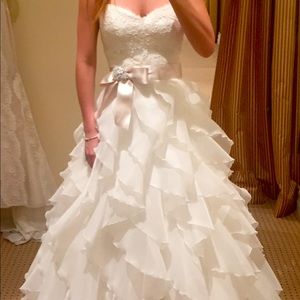 Paloma Blanca wedding dress never worn size 8